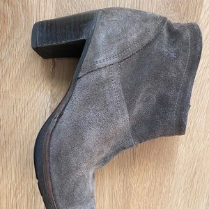 Elegant, comfy PLDM by palladium low ankle boots